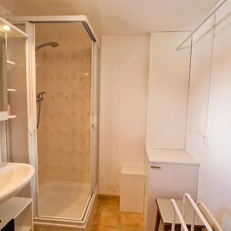 Pra Charris - - アパート